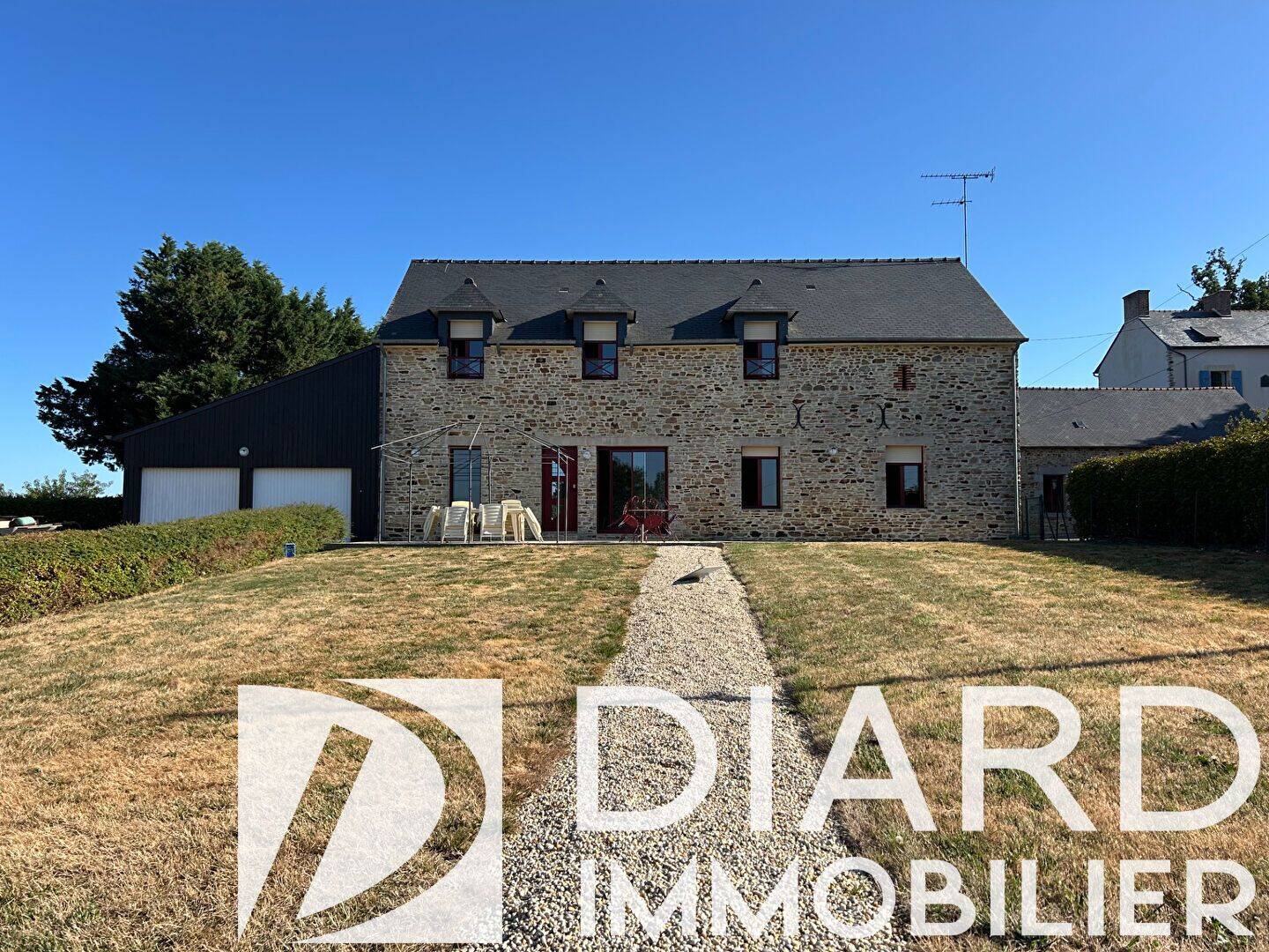 Maison 5 pièces 155 m² · à Montreuil-sous-Pérouse · 155,4 m² · 962 €