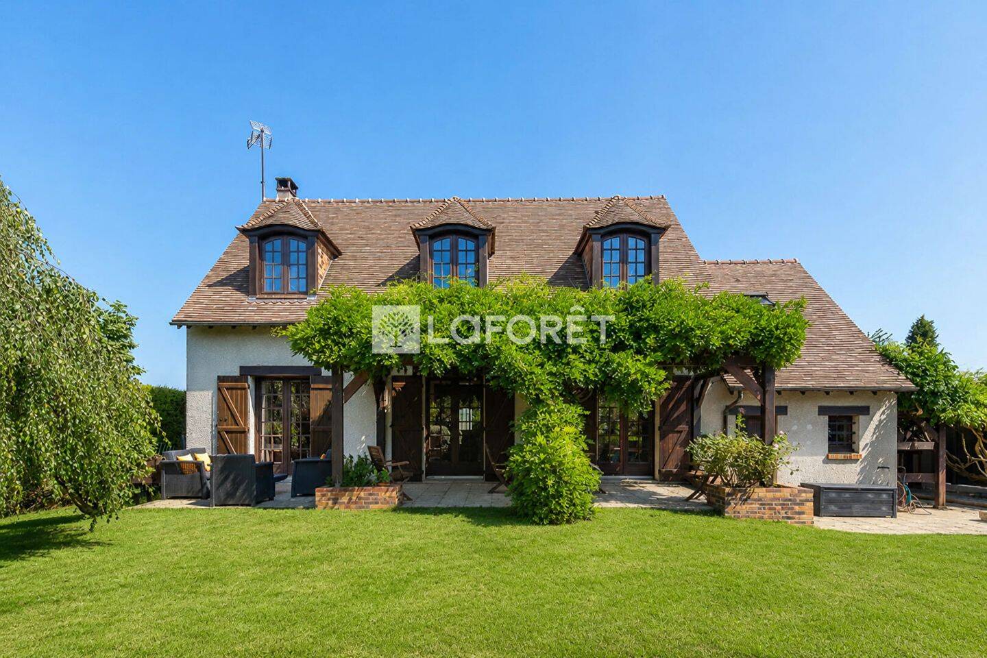 Maison 7 pièces 121 m² · à Fontenay-Trésigny · 121 m² · 455 000 €