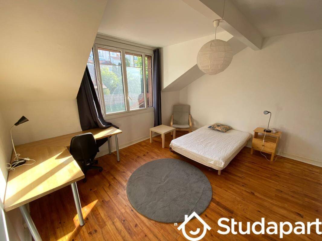 1 pièce 9 m² · à Saint-Étienne · 9 m² · 300 €