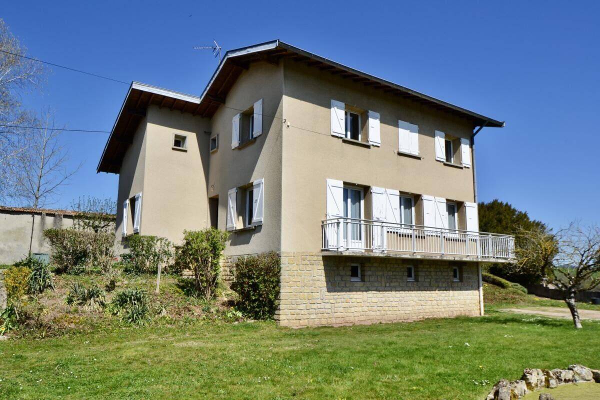 Maison 6 pièces 132 m² · à La Clayette · 132 m² · 190 000 €