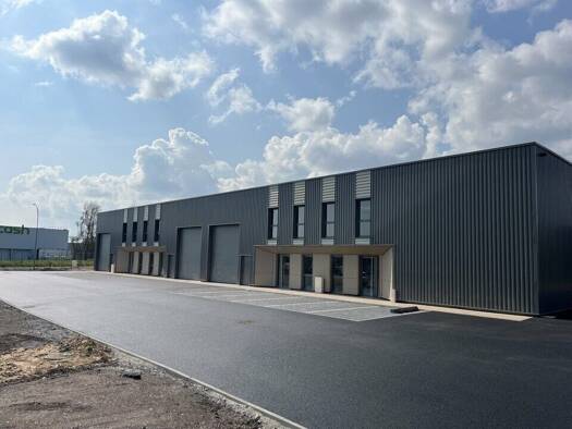 Local d'activités à louer 3 551 € 404 m² d'espace de stockage Varennes-lès-Mâcon 71000