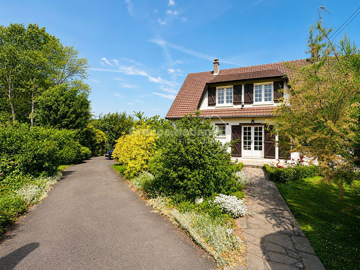 Maison 6 pièces 163 m² · à Sainte-Geneviève · 163 m² · 325 000 €