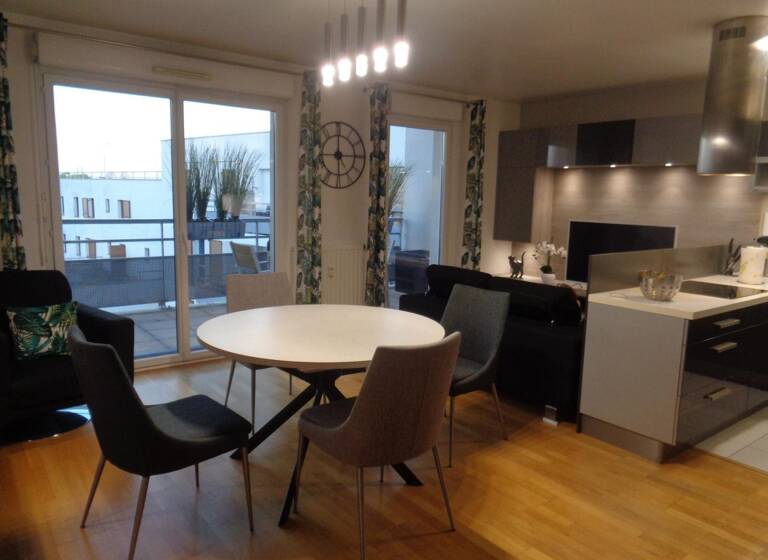 Appartement à vendre 284 900 € 4 pièces 3<br/>chambres 80 m²<br/>superficie Sous le toit, 5/5<br/>étage Croix Petit-Chenes d'Or Cergy 95000