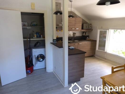 Colocation à louer 350 € 1 pièce 2 chambres 11 m² 2ème étage Curie-Rolland Fontaine 38600