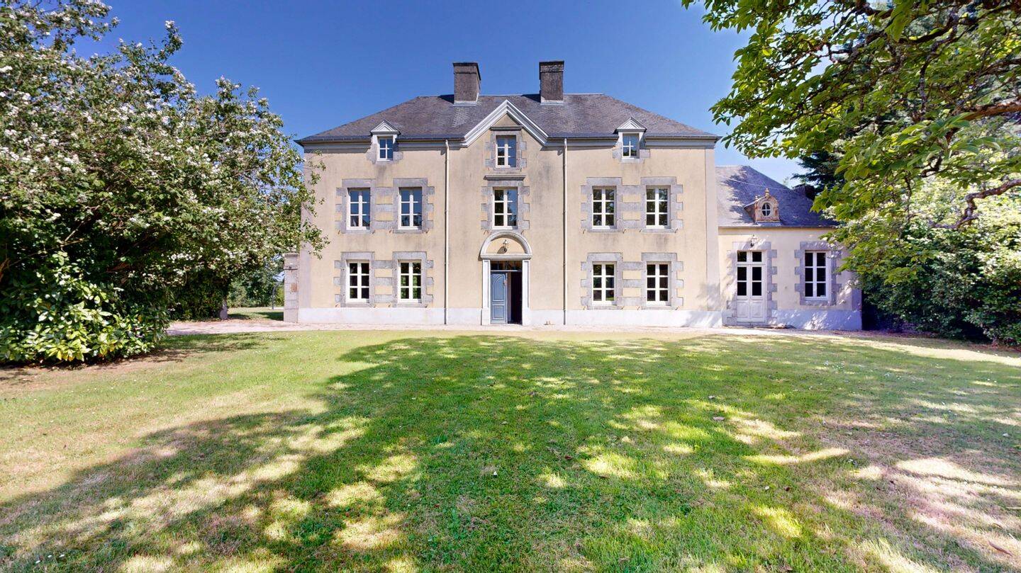 Maison 11 pièces 248 m² · à Saint-Denis-le-Gast · 248 m² · 650 000 €