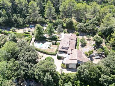 Maison à vendre 796 000 € 8 pièces 7 chambres 370 m² 4 100 m² de terrain Signes 83870