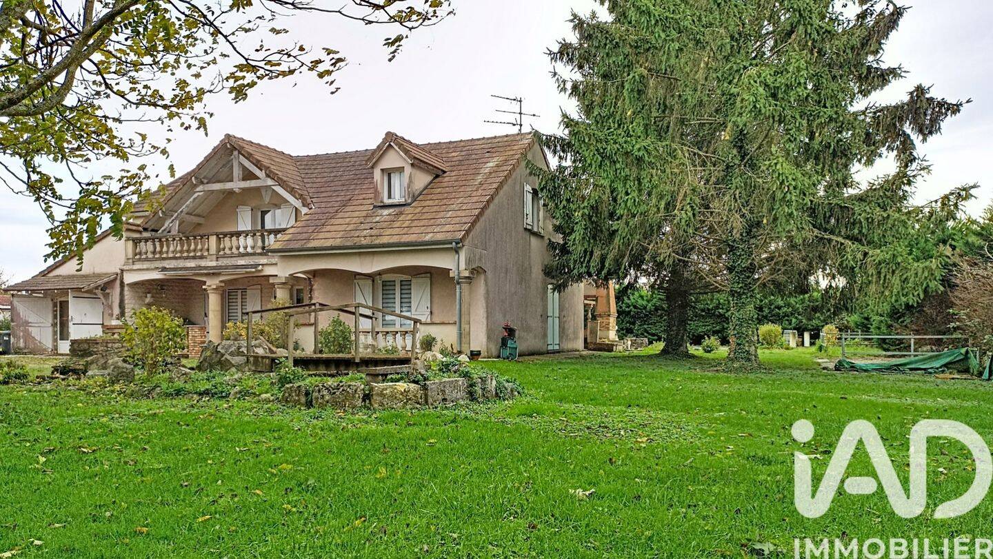 Maison 9 pièces 244 m² · à Saint-Maurice-en-Rivière · 244 m² · 219 000 €