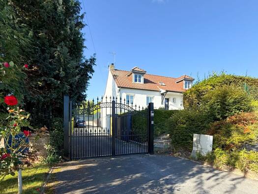 Maison à vendre 495 000 € 12 pièces 6 chambres 305 m² 2 800 m² de terrain Thermal-Mont des Bruyeres Saint-Amand-les-Eaux 59230