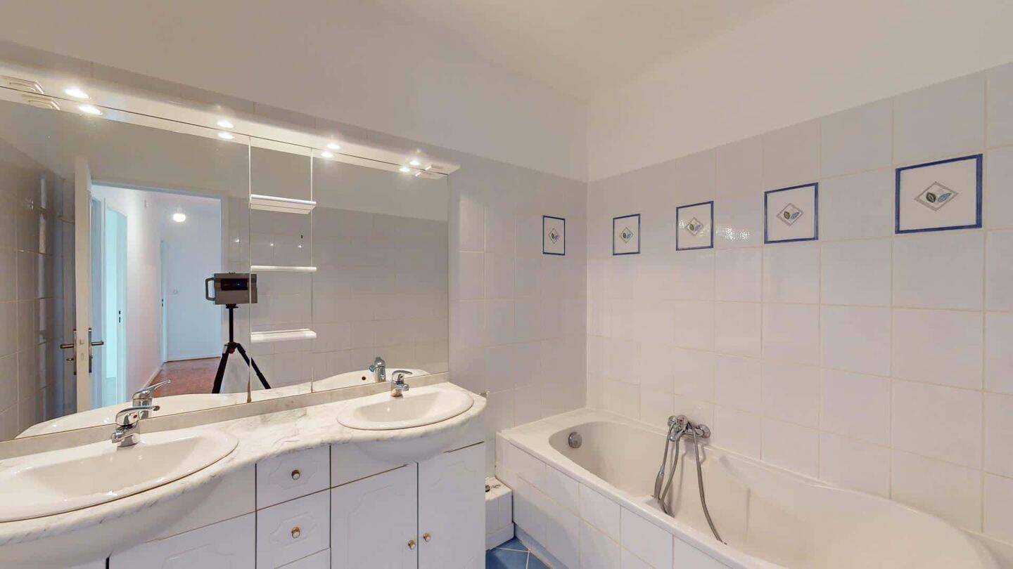 Apartment in Avenue des Champs Perdrix, Dijon for 83 m² with 3 b — 23