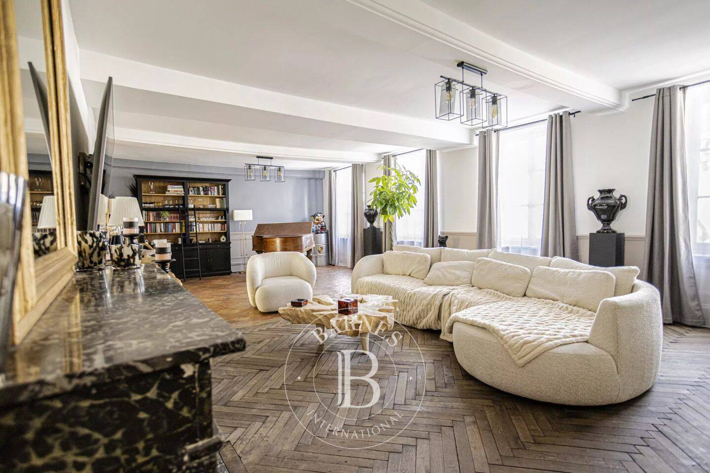 Maison 15 pièces 605 m² · à Saint-Ay · 605 m² · 742 000 €