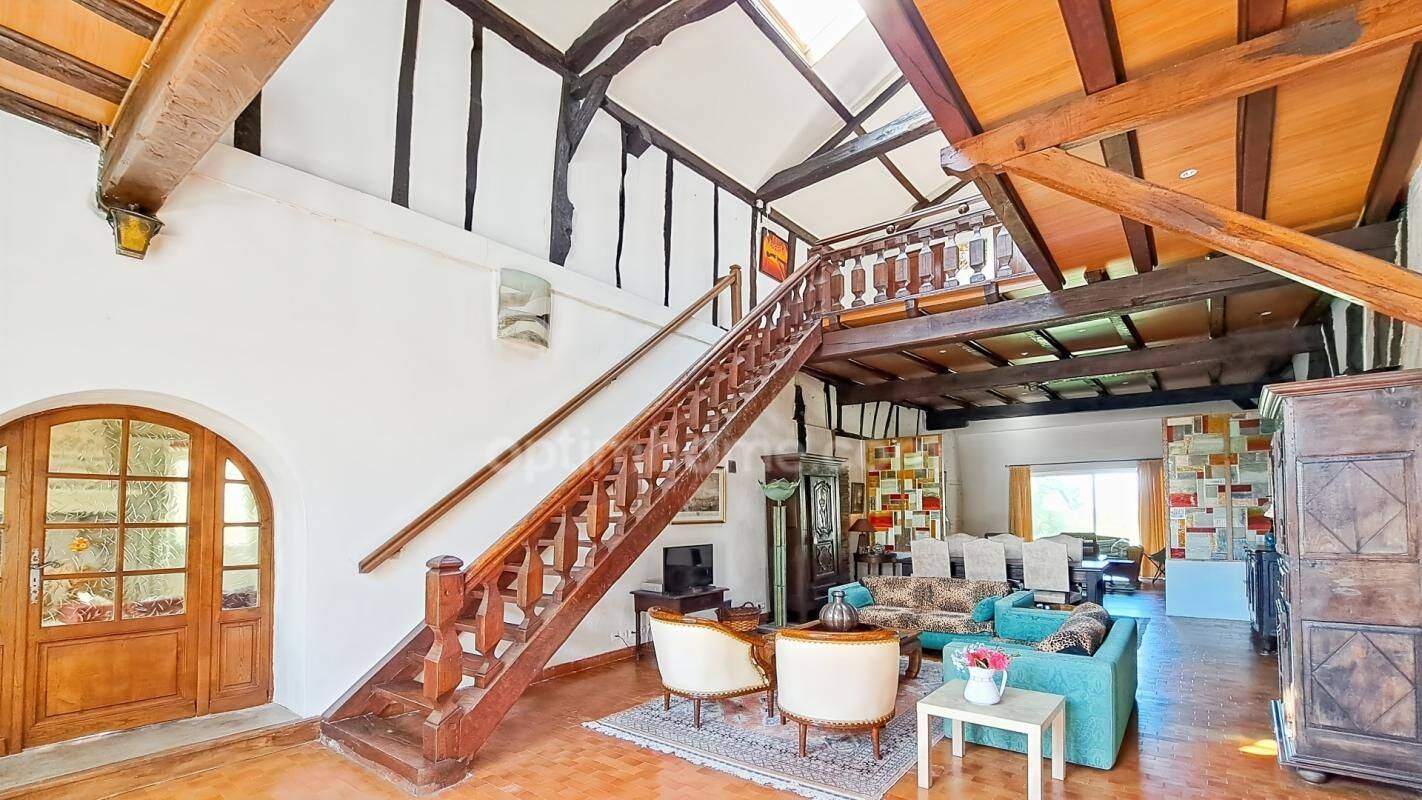 Maison 7 pièces 295 m² · à Bidache · 295 m² · 420 000 €
