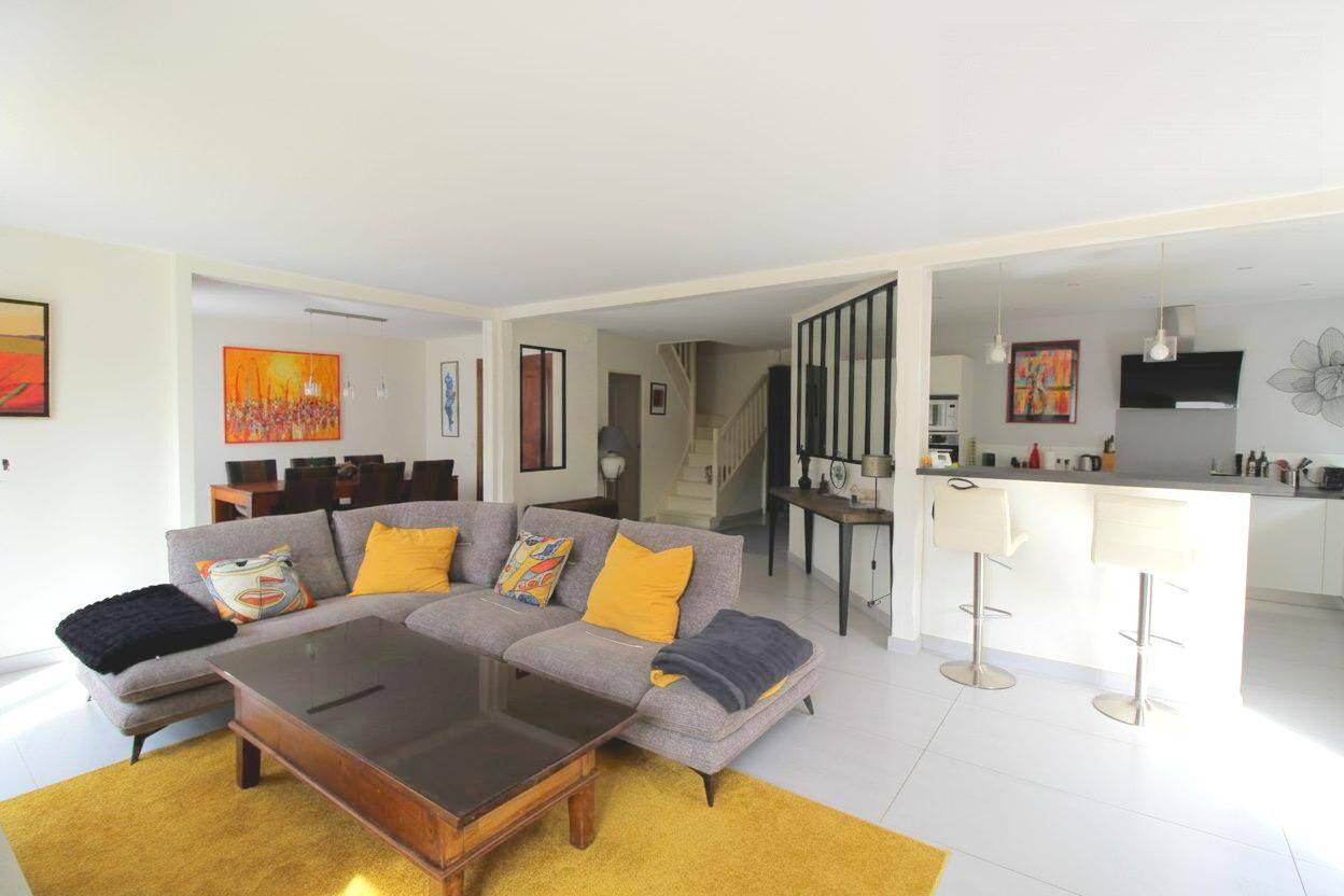 Maison 7 pièces 154 m² · à Le Mesnil-Saint-Denis · 154 m² · 535 000 €