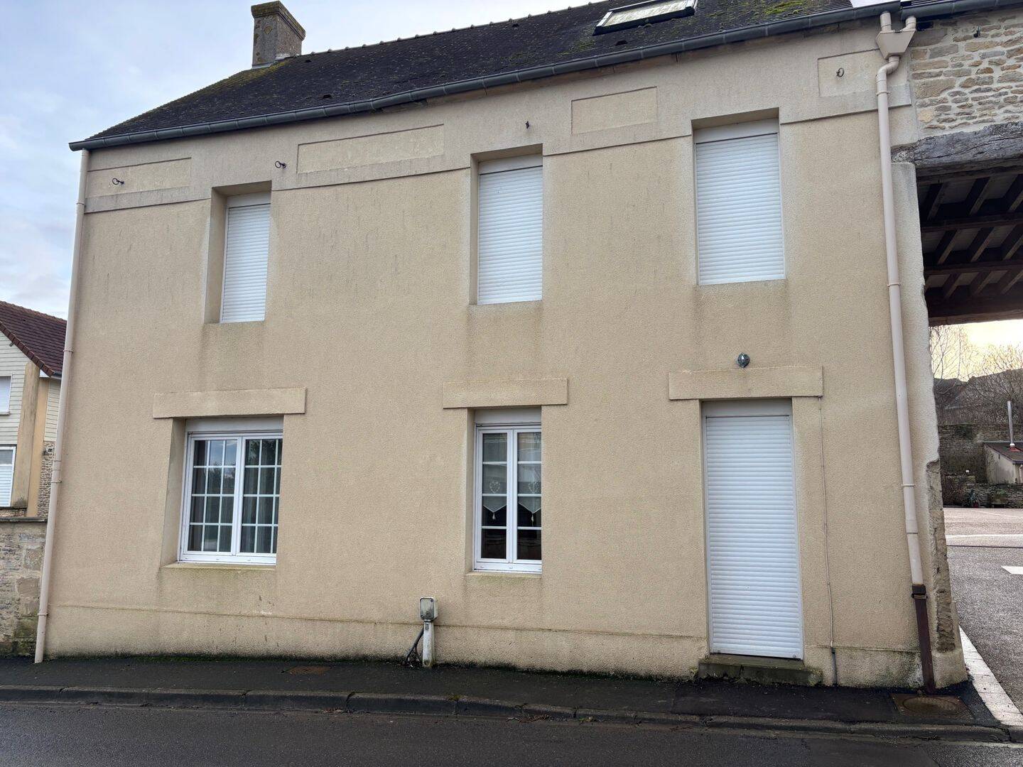Maison 4 pièces 126 m² · à Saint-Côme-de-Fresné · 125,8 m² · 970 €