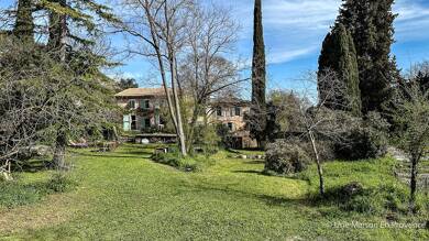 Mas à vendre 863 000 € 10 pièces 5 chambres 350 m² 6 872 m² de terrain Pujaut 30131