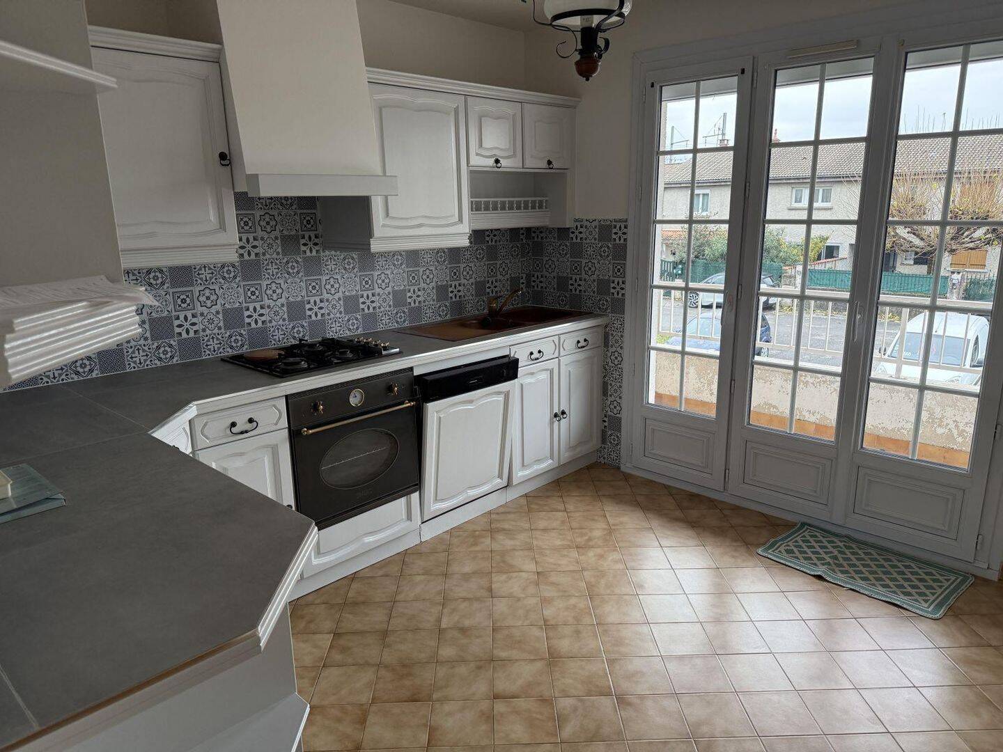 Maison 5 pièces 163 m² · à Charmes-sur-Rhône · 163 m² · 1 550 €
