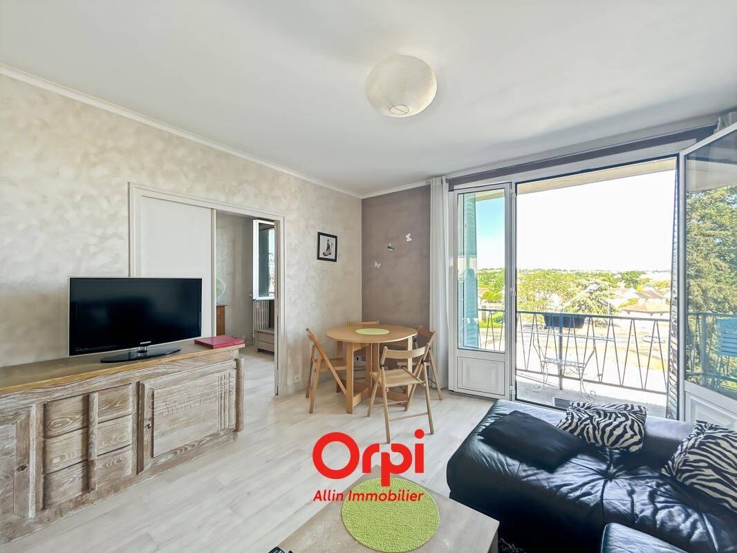 Appartement 3 pièces 67 m² · à Montluçon · 66,7 m² · 50 000 €