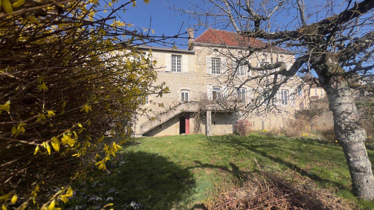 Maison 16 pièces 281 m² · à Montbard · 281 m² · 350 000 €