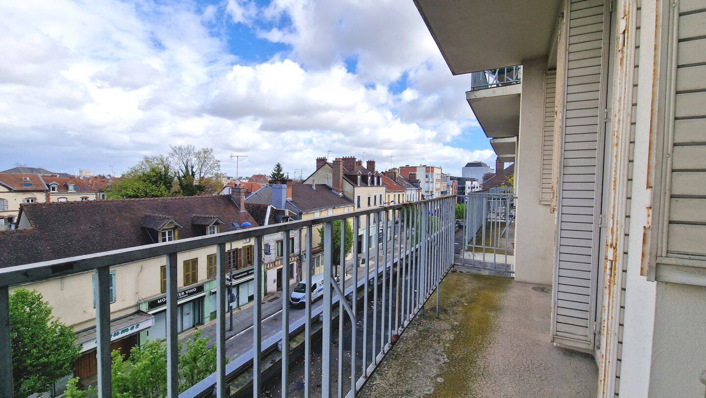 Appartement 4 pièces 69 m² · à Sainte-Savine · 69 m² · 99 000 €