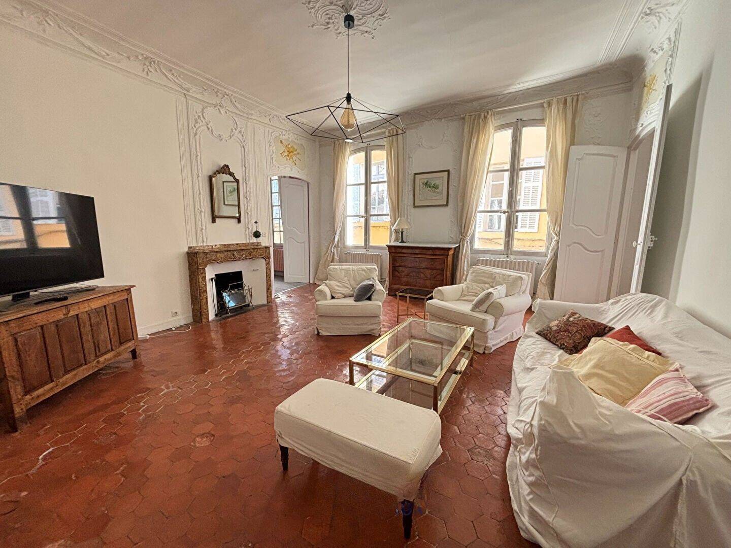 Appartement 6 pièces 165 m² · à Aix-en-Provence · 164,5 m² · 2 932 €