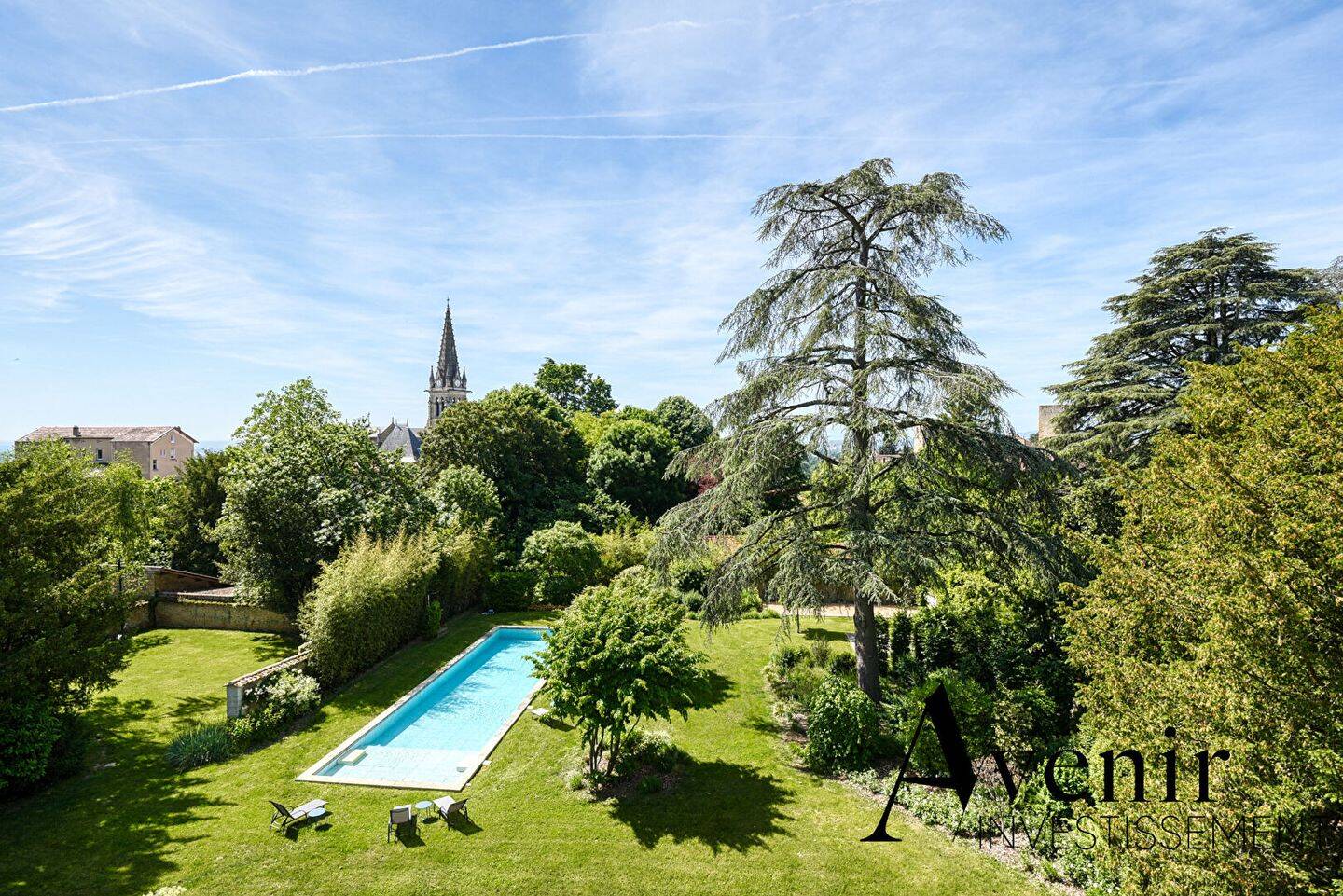 Maison 12 pièces 675 m² · à Saint-Cyr-au-Mont-d'Or · 675 m² · 13 000 €