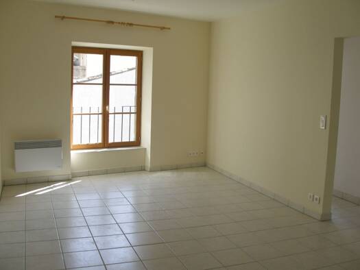 Appartement à louer 568 € 4 pièces 3 chambres 65 m² Étage 1/1 Capendu 11700