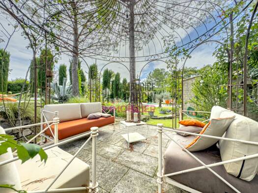 Maison à vendre 896 000 € 6 pièces 4 chambres 160 m² 1 516 m² de terrain Secteur Sud Pernes-les-Fontaines 84210