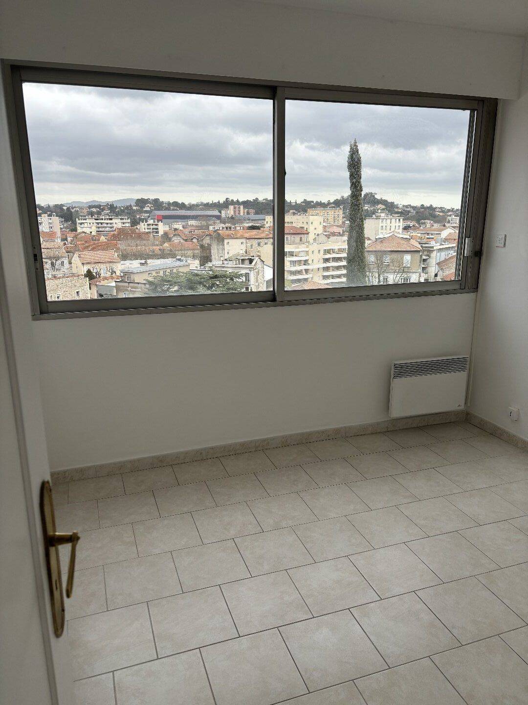 Appartement 4 pièces 100 m² · à Alès · 100 m² · 240 000 €
