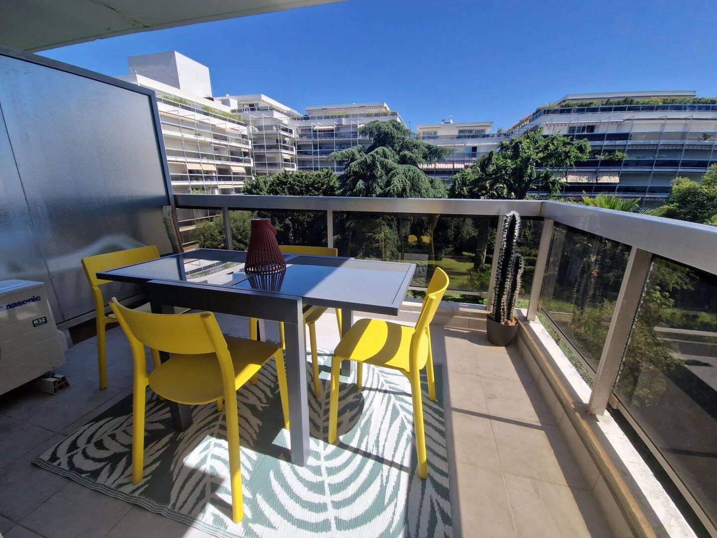 Appartement 1 pièce 27 m² · à Antibes · 27 m² · 880 €