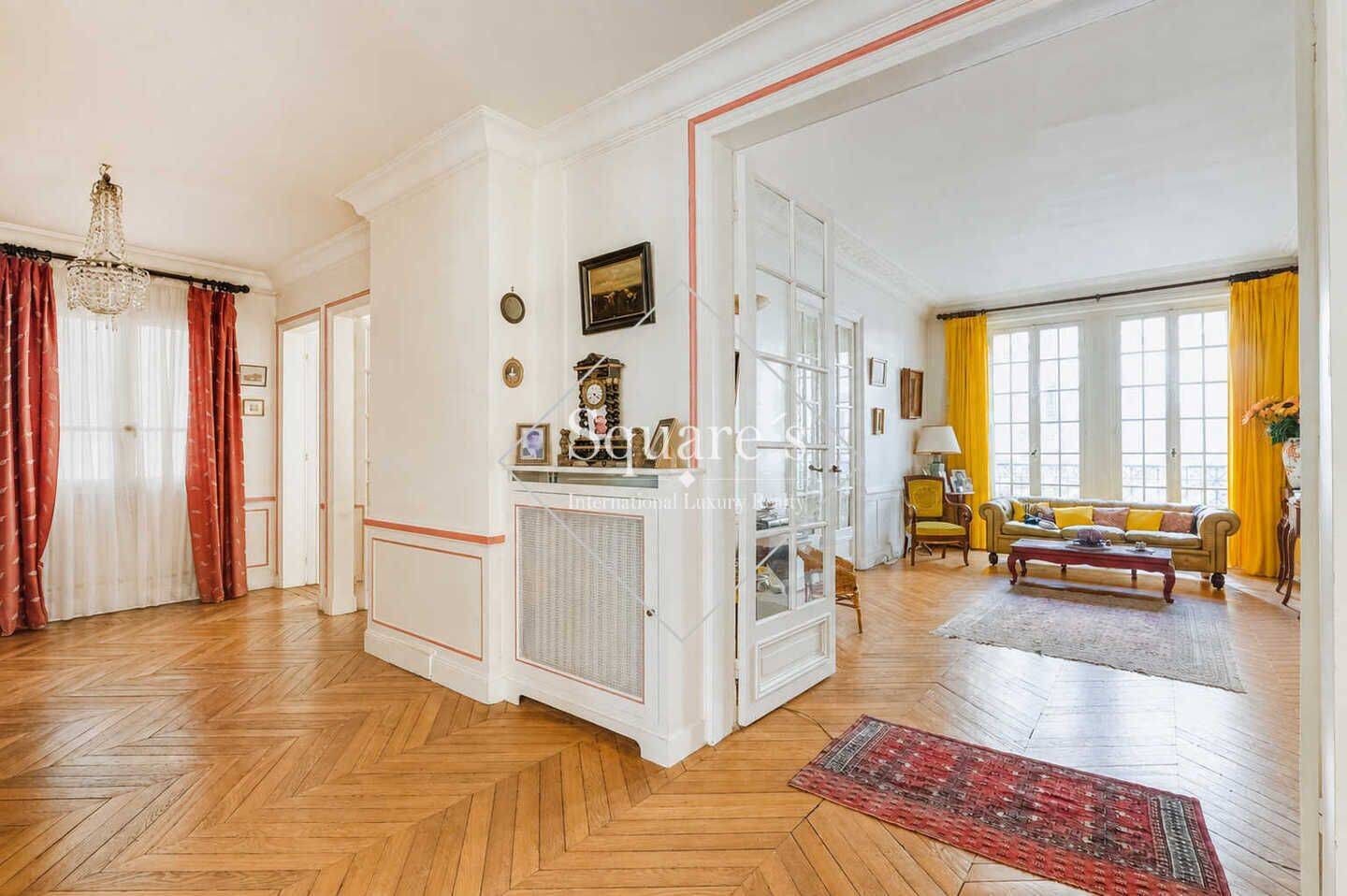 Appartement 5 pièces 137 m² · à Paris 8ème Arrondissement · 137 m² · 1 690 000 €