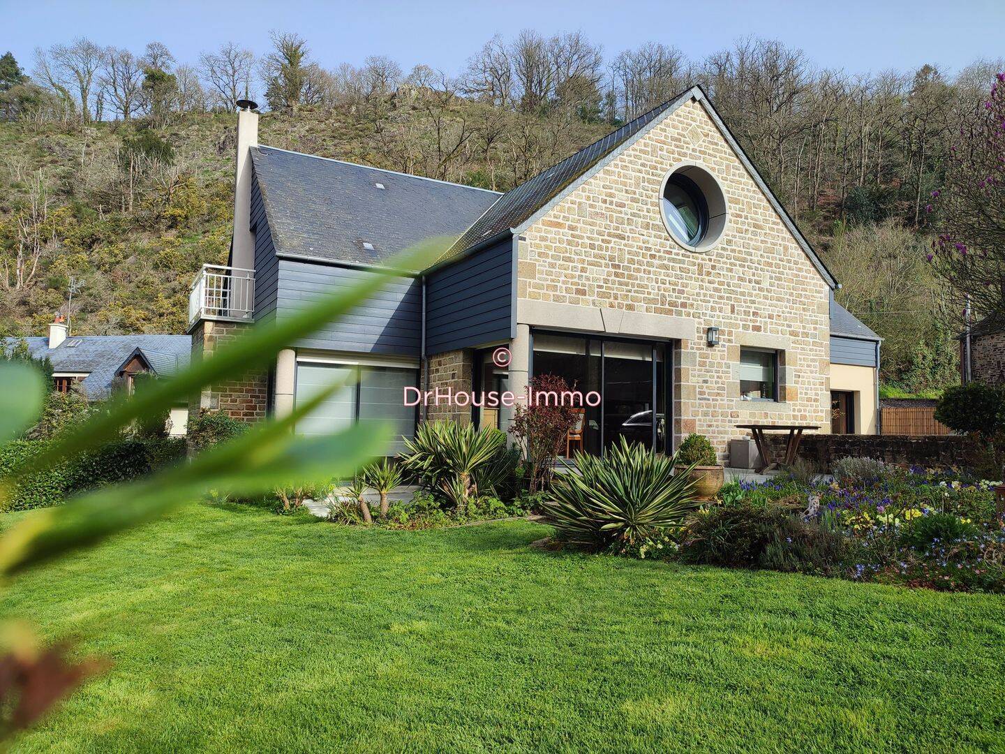 Maison 8 pièces 282 m² · à Vire Normandie · 282 m² · 496 000 €