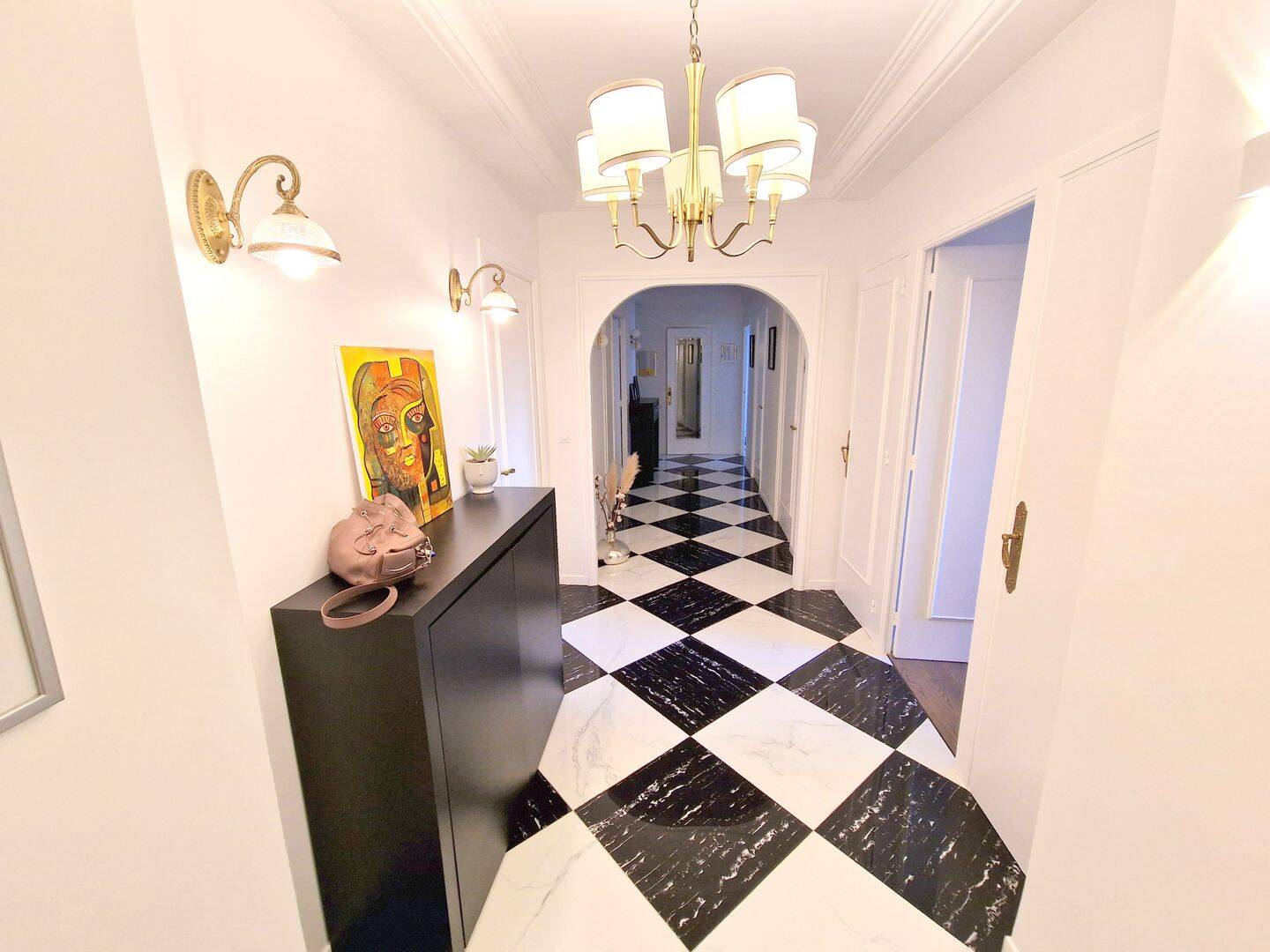 5 pièces 108 m² · à Lyon 7ème Arrondissement · 107,9 m² · 1 500 €