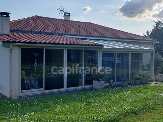 Maison à vendre 288 000 € 6 pièces 4 chambres 145 m² 1 760 m² de terrain Grissais-Gros Noyer Fontenay-le-Comte 85200