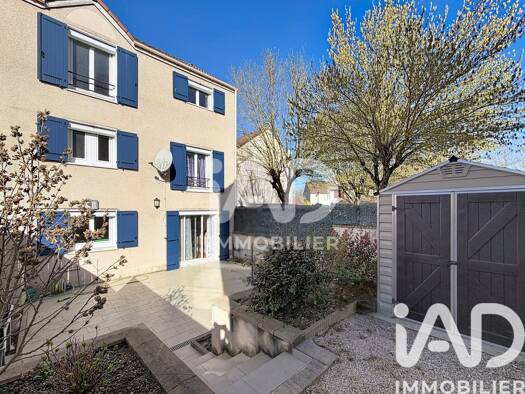 Maison à vendre 460 000 € 7 pièces 6 chambres 142 m² 152 m² de terrain Aqueduc Nord Plaisir 78370