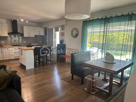 Maison de plain-pied à vendre 297 000 € 5 pièces 4 chambres 120 m² Mairie-Stade-Bergereau-Depart Orthez 64300