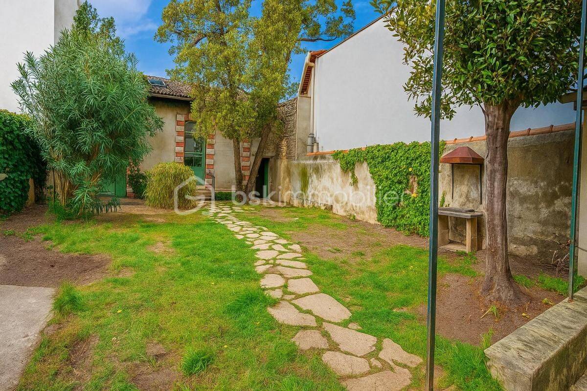Maison 6 pièces 182 m² · à Nîmes · 182 m² · 390 000 €