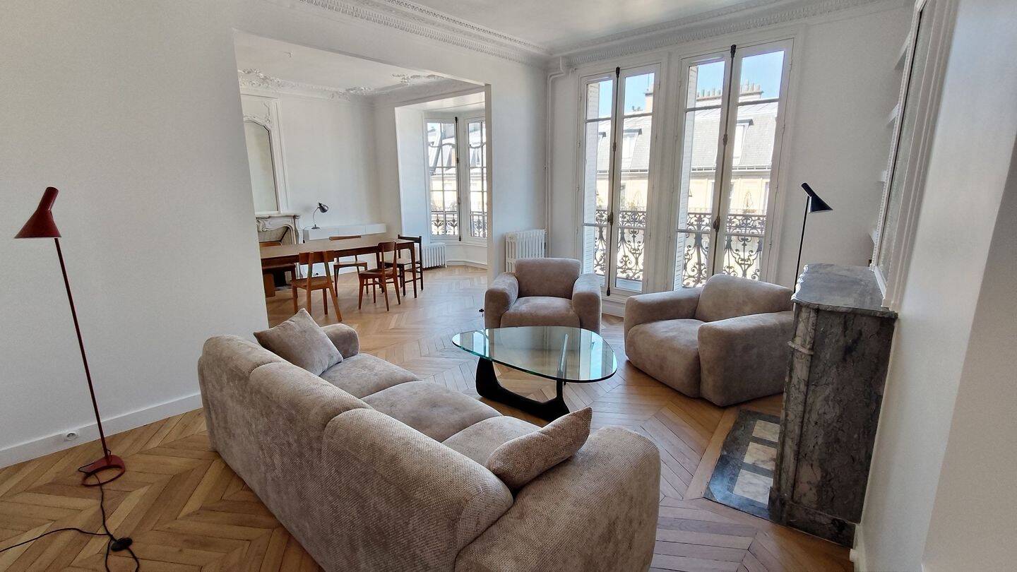 Appartement 4 pièces 90 m² · à Paris 10ème Arrondissement · 90,4 m² · 3 130 €