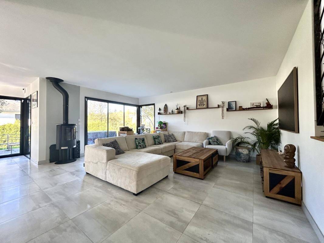 Maison 7 pièces 200 m² · à Vezin-le-Coquet · 200 m² · 1 980 €/mois