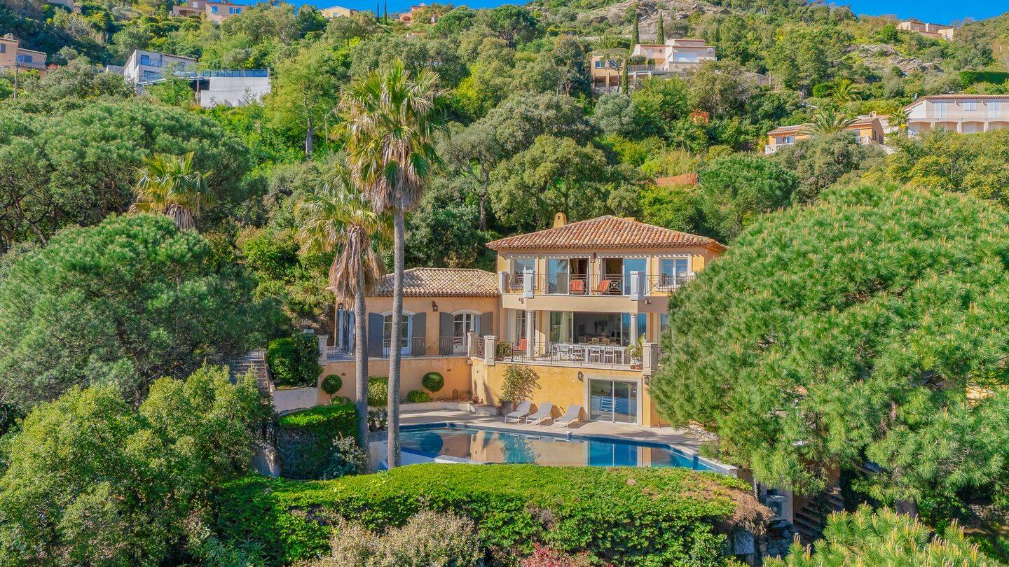 Maison 12 pièces 370 m² · à Cavalaire-sur-Mer · 370 m² · 2 250 000 €