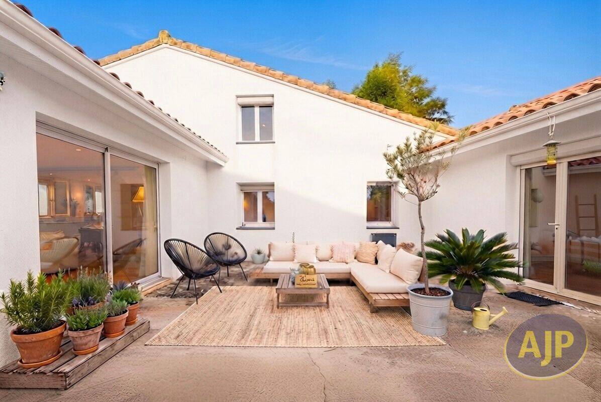 Maison 5 pièces 115 m² · à Lamarque · 115 m² · 265 000 €