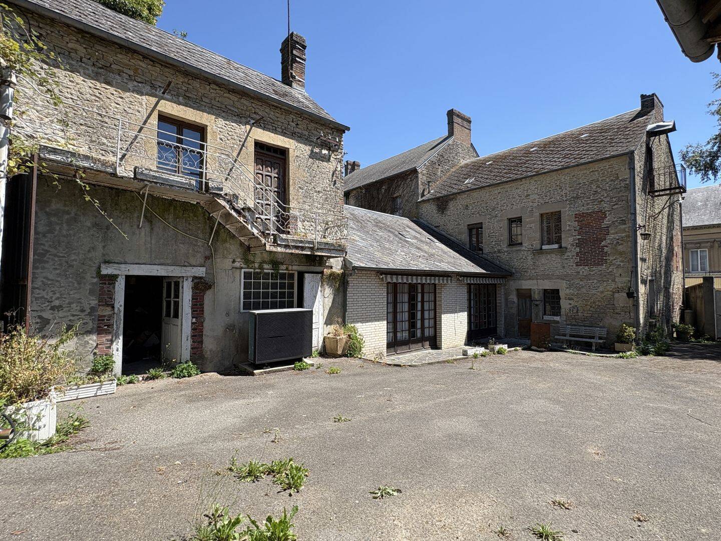 Maison 8 pièces 165 m² · à Merlerault-le-Pin · 164,7 m² · 108 000 €