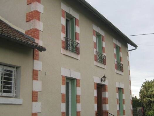 Maison à louer 700 € 4 pièces 3 chambres 93 m² 1 000 m² de terrain Sud Saint-Astier 24110