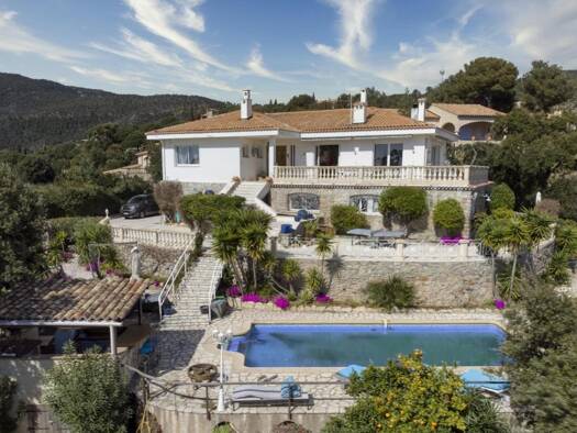 Maison à vendre 2 635 000 € 8 pièces 6 chambres 255 m² 2 282 m² de terrain Rayol-Canadel-sur-Mer 83820