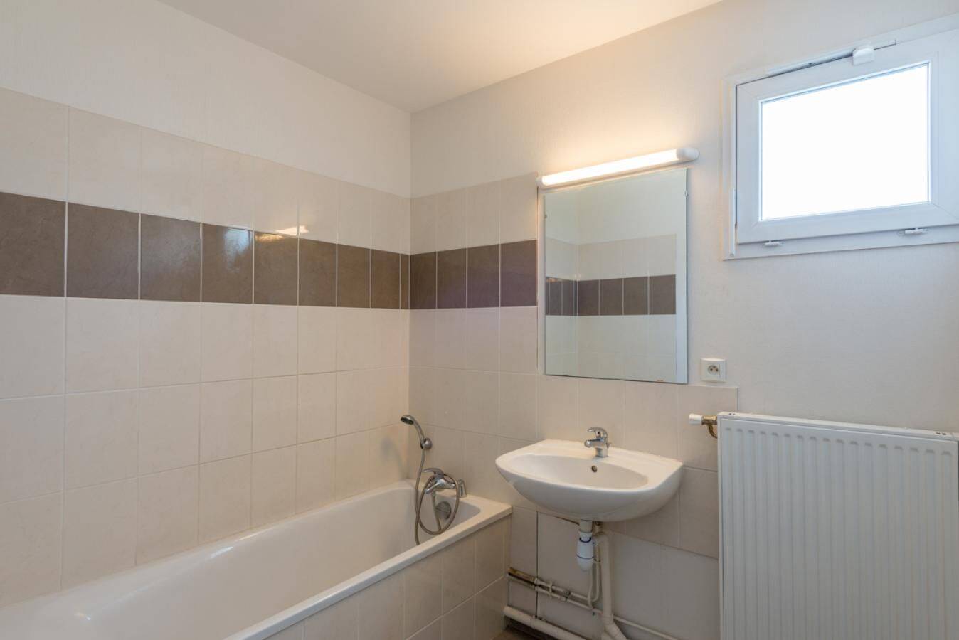 Appartement 5 pièces 102 m² · à Chevigny-Saint-Sauveur · 102 m² · 869 €