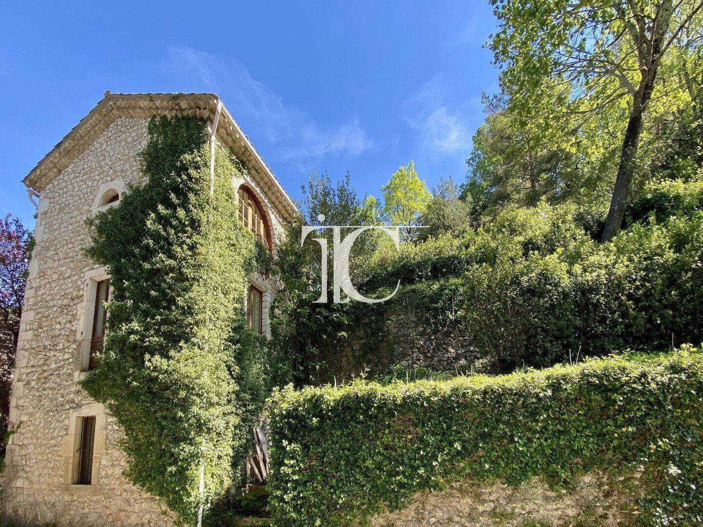 Maison 9 pièces 204 m² · à Saint-Jean-de-Maruéjols-Et-Avéjan · 204 m² · 318 000 €