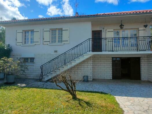 Maison à vendre 165 000 € 6 pièces 4 chambres 98 m² 700 m² de terrain Ribérac 24600