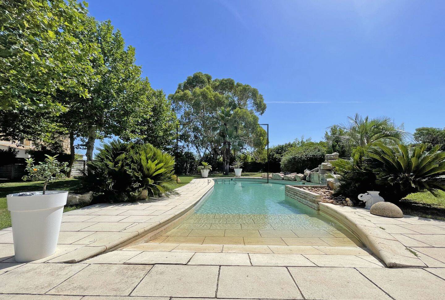 Maison 25 pièces 200 m² · à Nîmes · 200 m² · 2 415 000 €