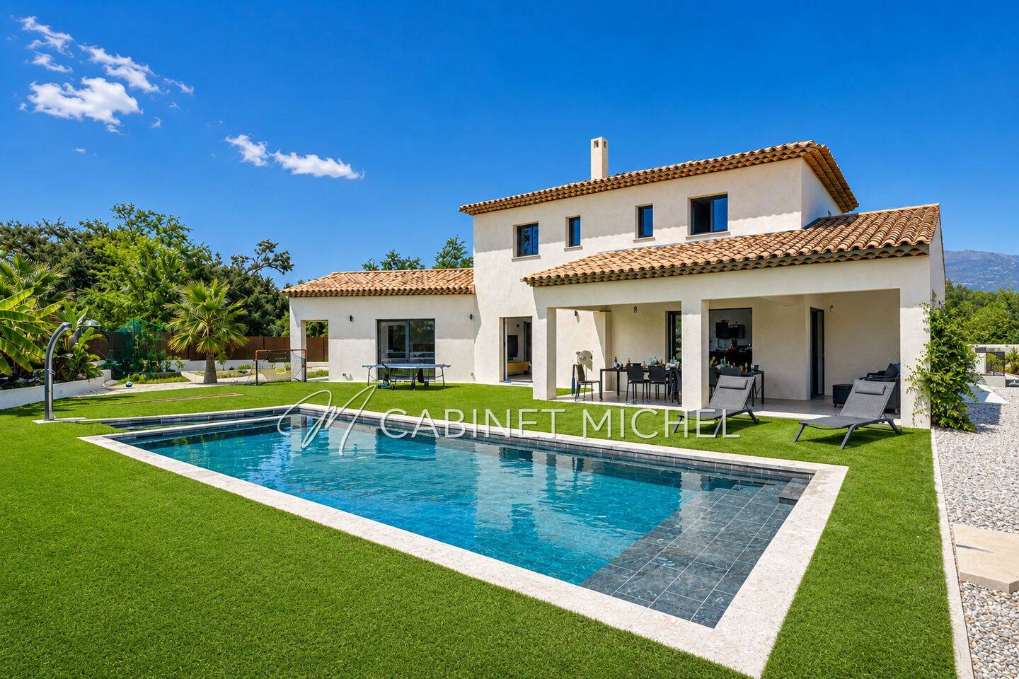 Maison 6 pièces 201 m² · à Roquefort-les-Pins · 200,7 m² · 1 690 000 €