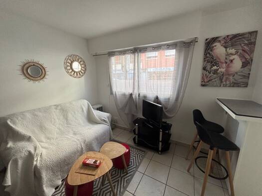 Studio à louer 800 € 1 pièce 28 m² Brusquet-Retenaou-Devens Vallauris 06220