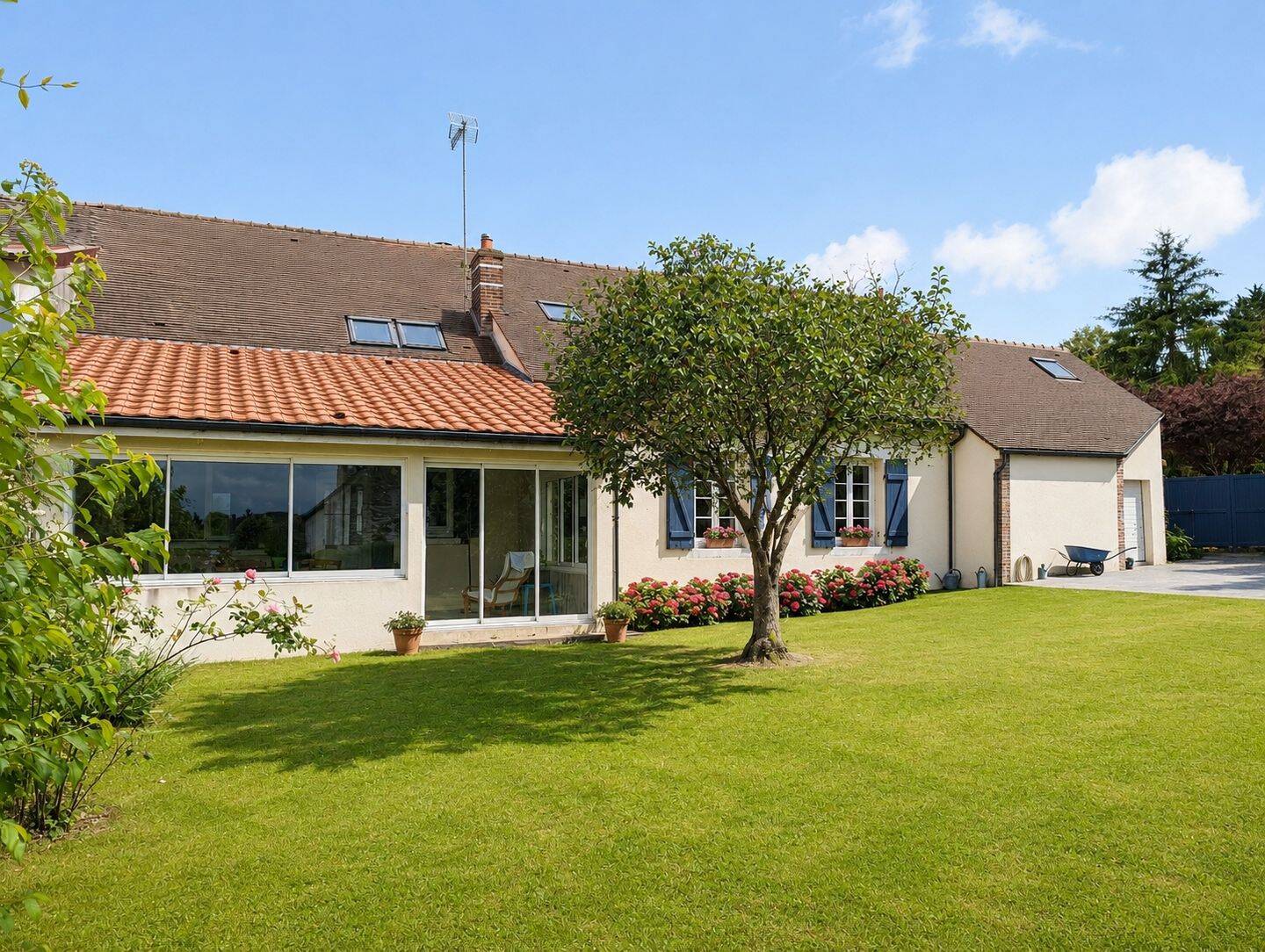 Maison 9 pièces 266 m² · à Montholon · 266,2 m² · 234 300 €