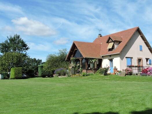 Maison en viager occupé Bouquet 74 200 € 5 pièces 1 chambre 115 m² 2 530 m² de terrain Songeons 60380